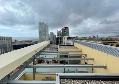 REHABILITACIÓN DE ESTRUCTURA DE ACERO VISTA DE LA CUBIERTA (Av. Eduard Maristany)