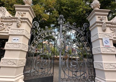 Restauración y reparación vallados ornamentales de una Escuela.